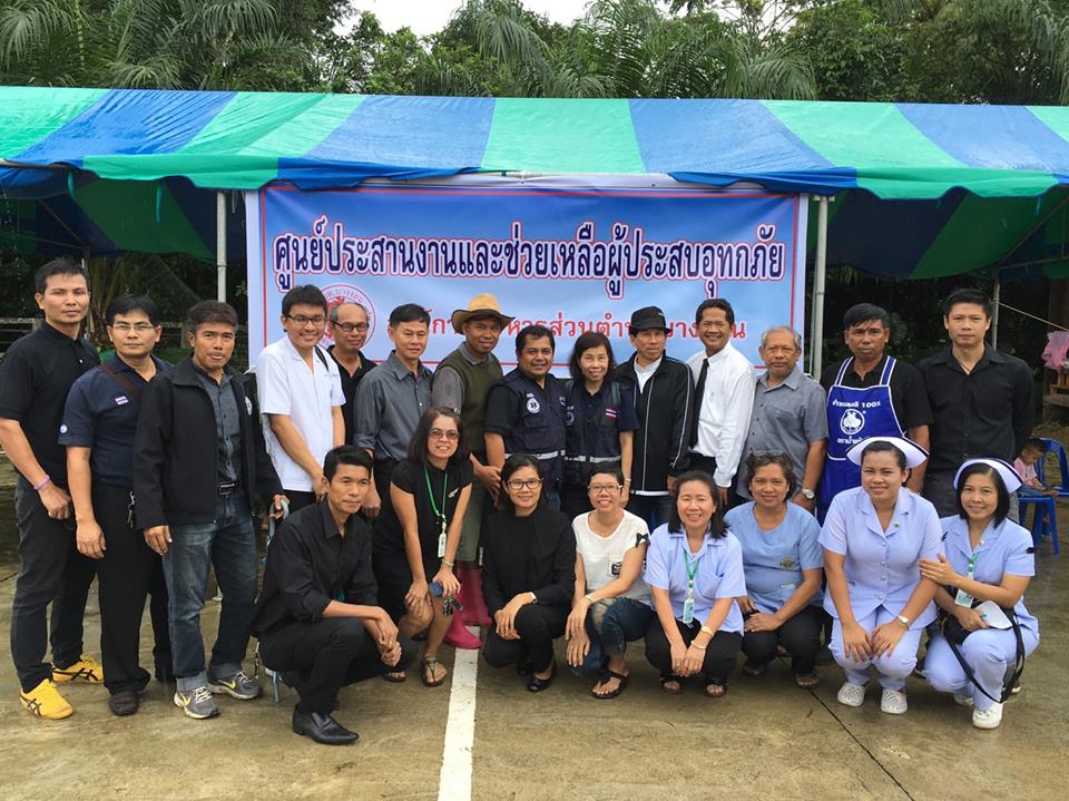คณะแพทย์พยาบาลออกหน่วยบริการผู้ประสบภัยน้ำท่วม