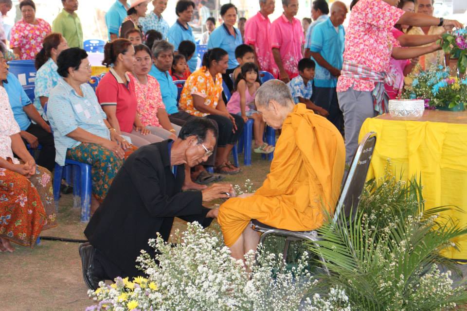 รดน้ำดำหัวผู้สูงอายุ ประจำปี 2557