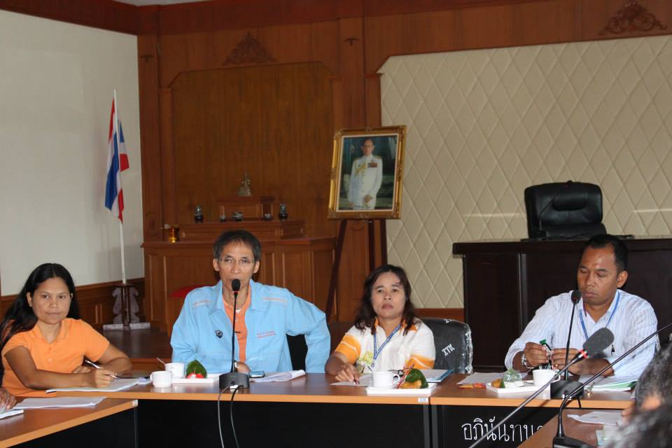 ประชุมคณะกรรมการจัดทำแผนพัฒนาสามปี 2558-2560 อบต.บางงอน