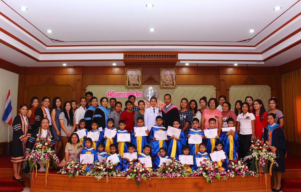 พิธีมอบวุฒิบัตรบัณฑิตน้อย ประจำปีการศึกษา 2558